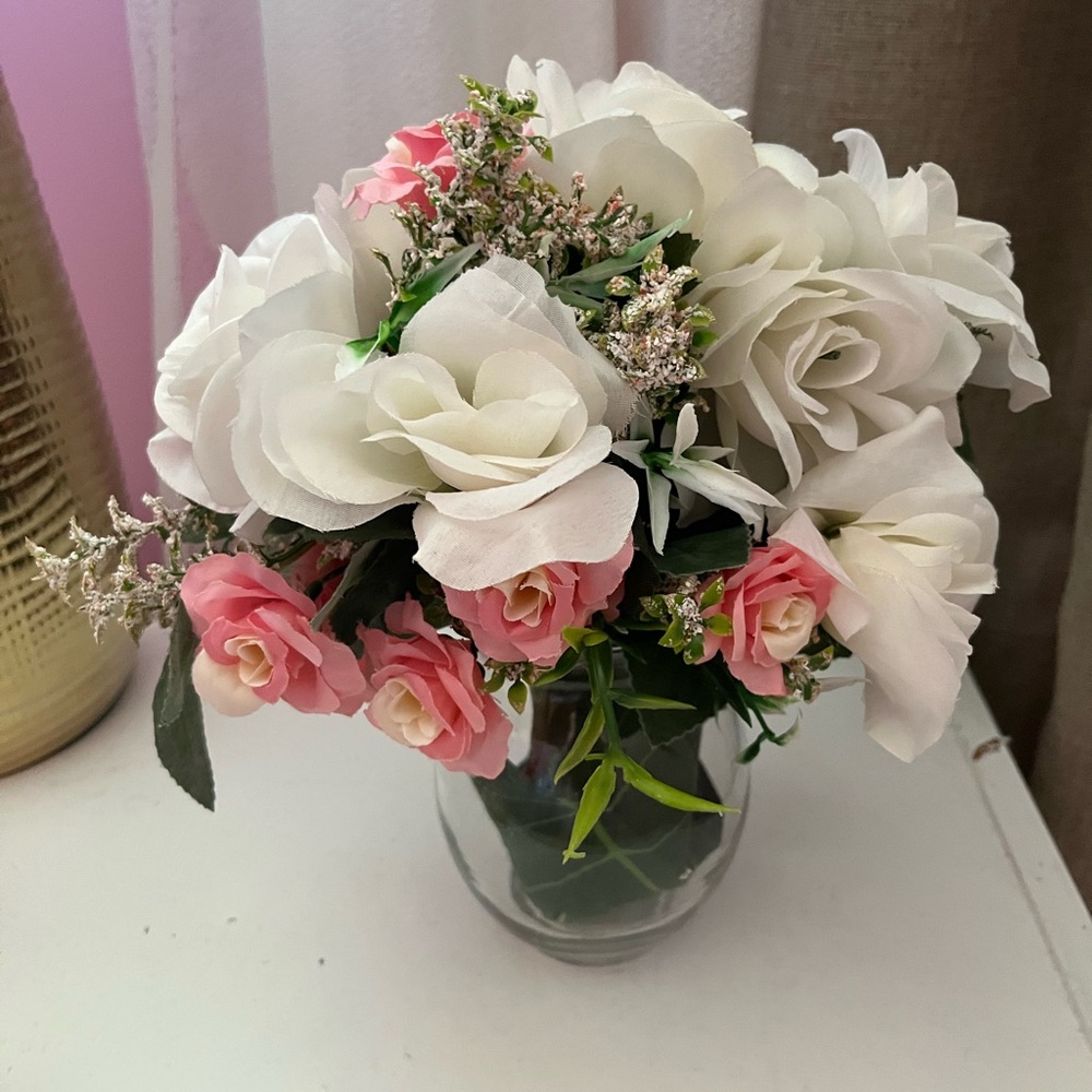 Unbranded White and Pink Artificial Rose Bouquet in Glass Vase
